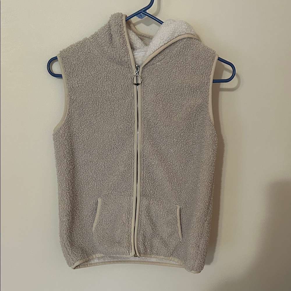 Sherpa hooded vest